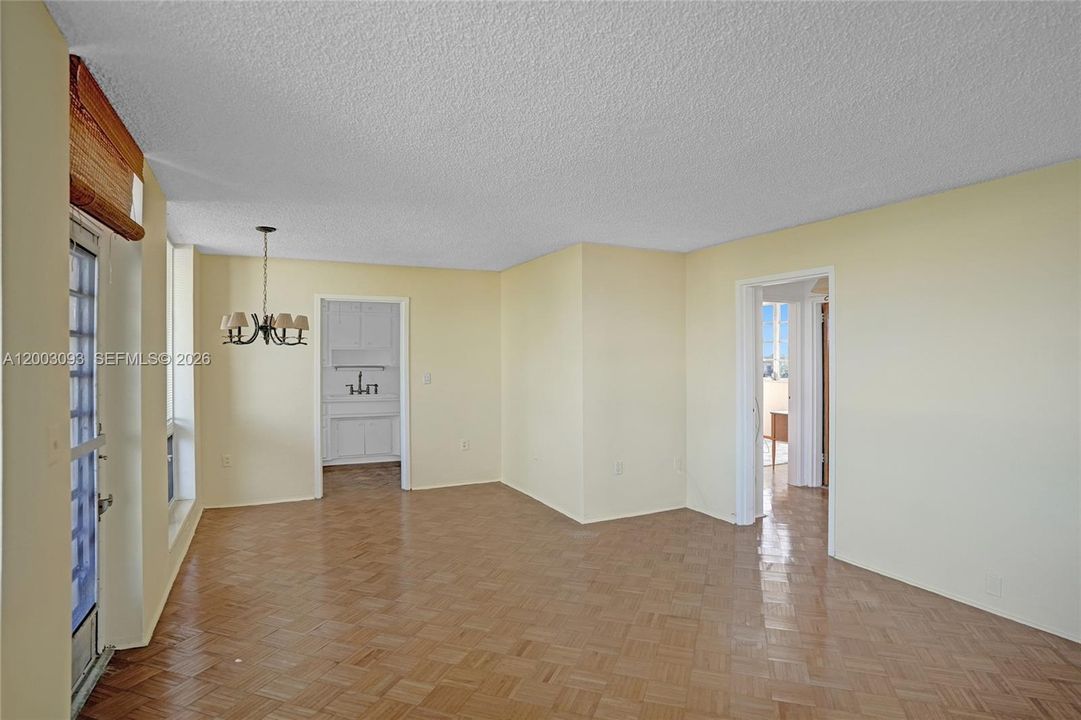 For Sale: $175,000 (2 beds, 1 baths, 650 Square Feet)