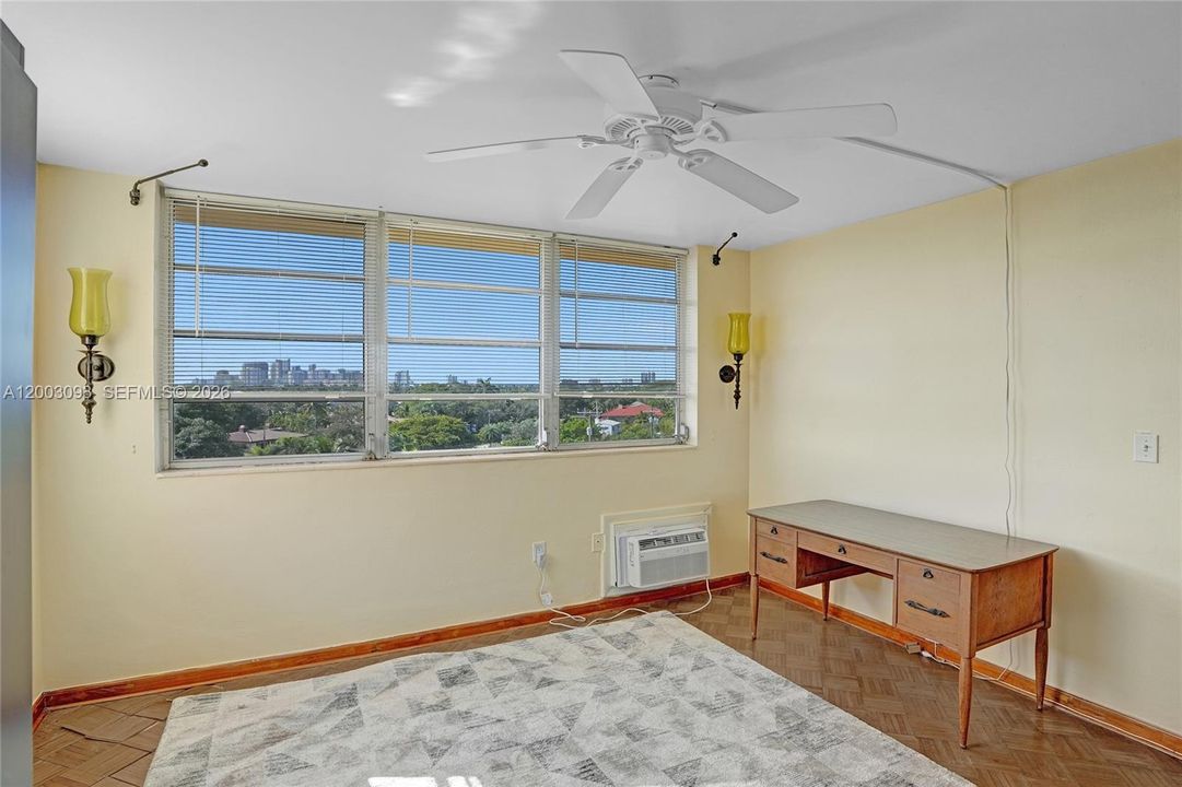 For Sale: $175,000 (2 beds, 1 baths, 650 Square Feet)
