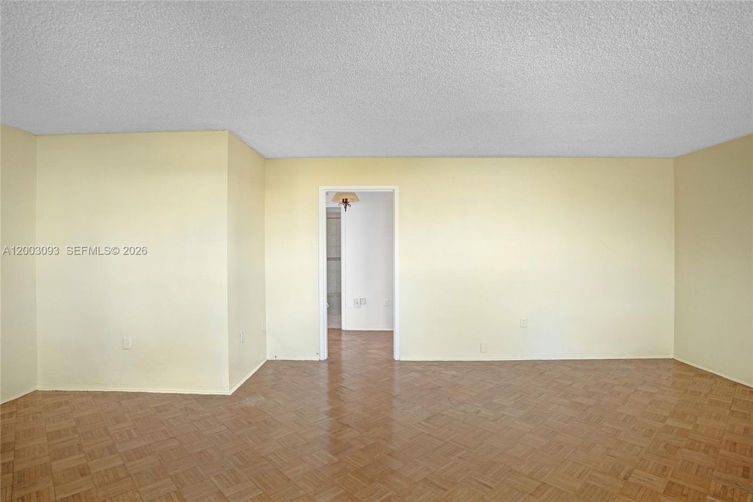 For Sale: $175,000 (2 beds, 1 baths, 650 Square Feet)