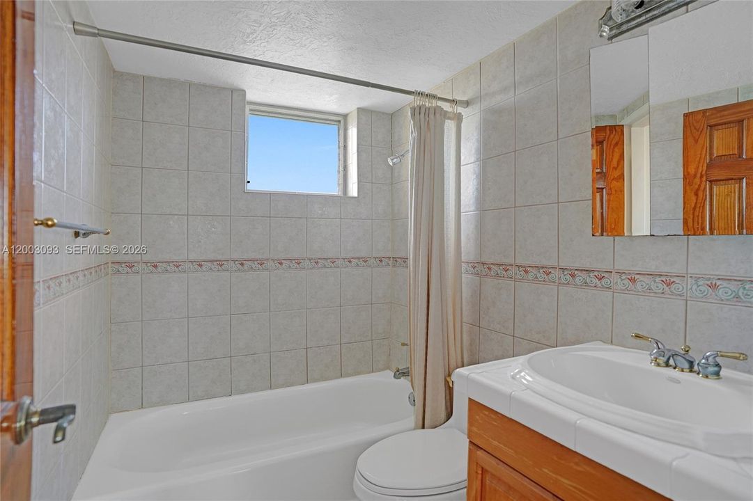 For Sale: $175,000 (2 beds, 1 baths, 650 Square Feet)