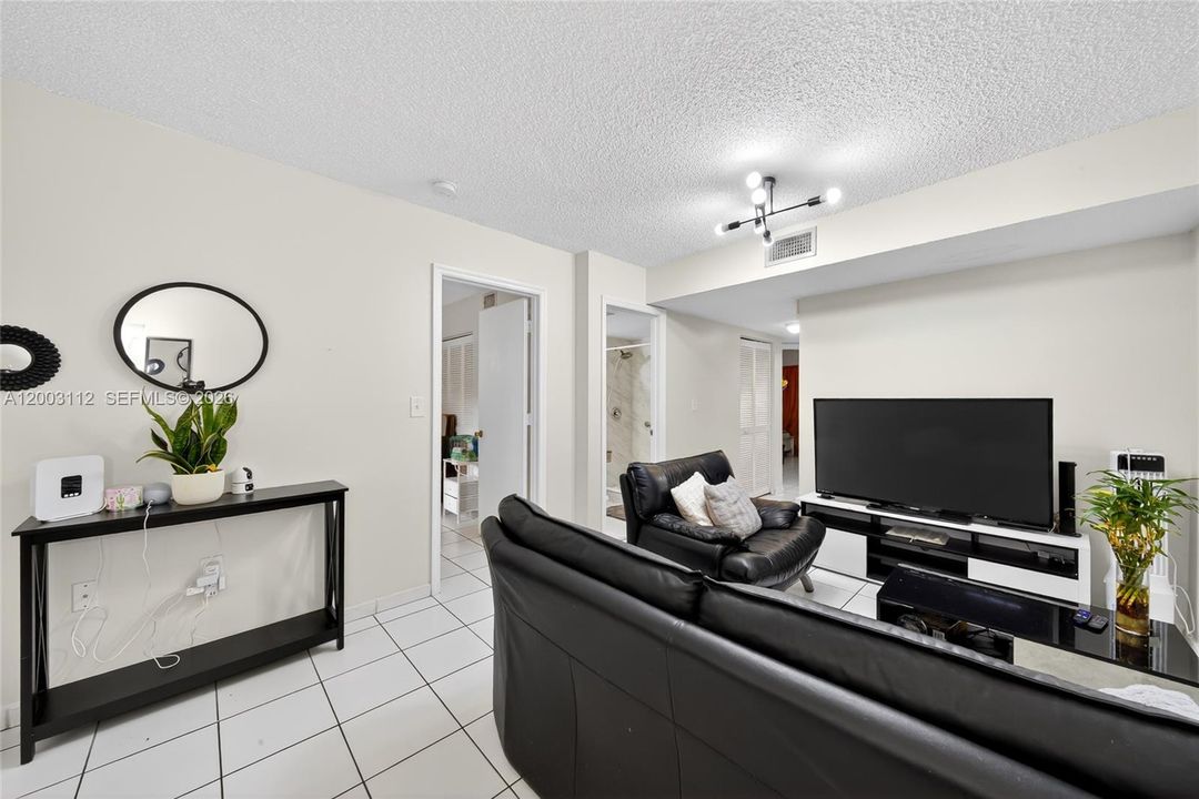 En Venta: $310,000 (2 camas, 2 baños, 900 Pies cuadrados)