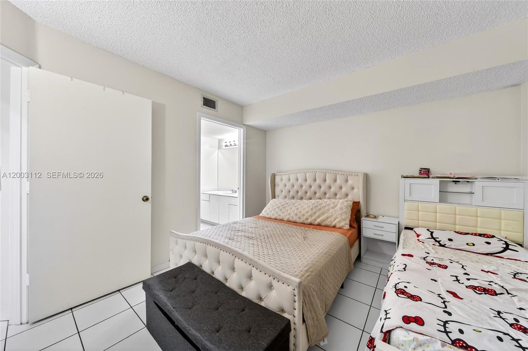 En Venta: $310,000 (2 camas, 2 baños, 900 Pies cuadrados)