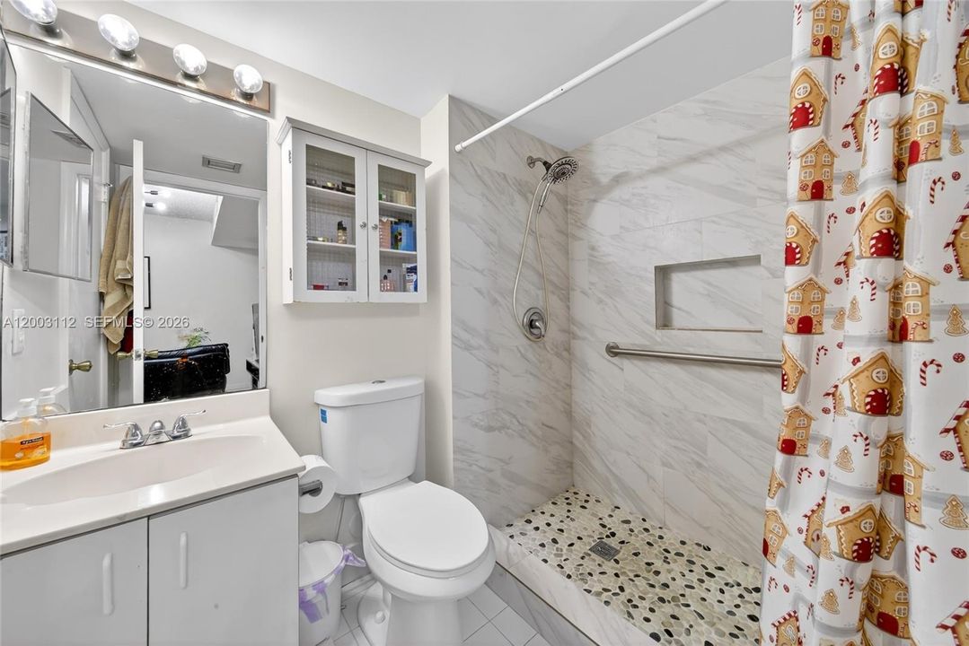En Venta: $310,000 (2 camas, 2 baños, 900 Pies cuadrados)