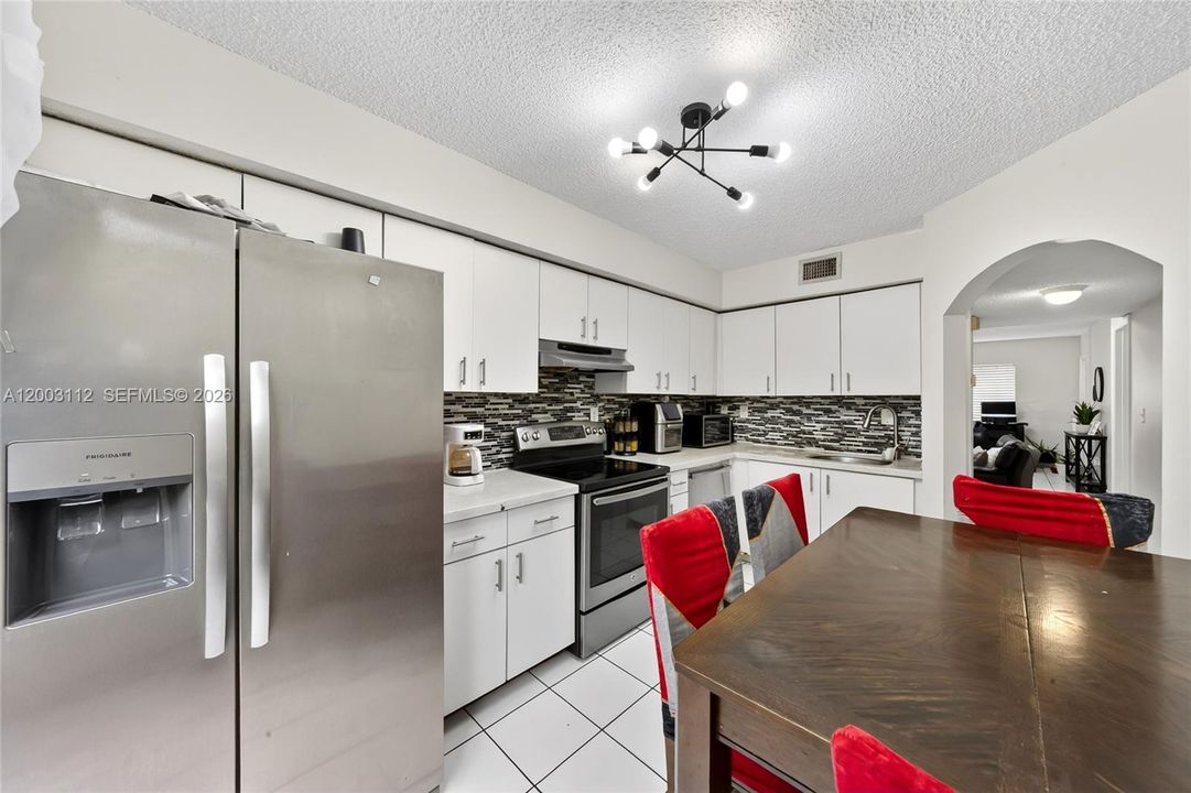 En Venta: $310,000 (2 camas, 2 baños, 900 Pies cuadrados)