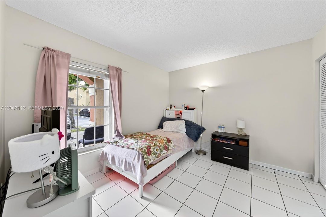 En Venta: $310,000 (2 camas, 2 baños, 900 Pies cuadrados)