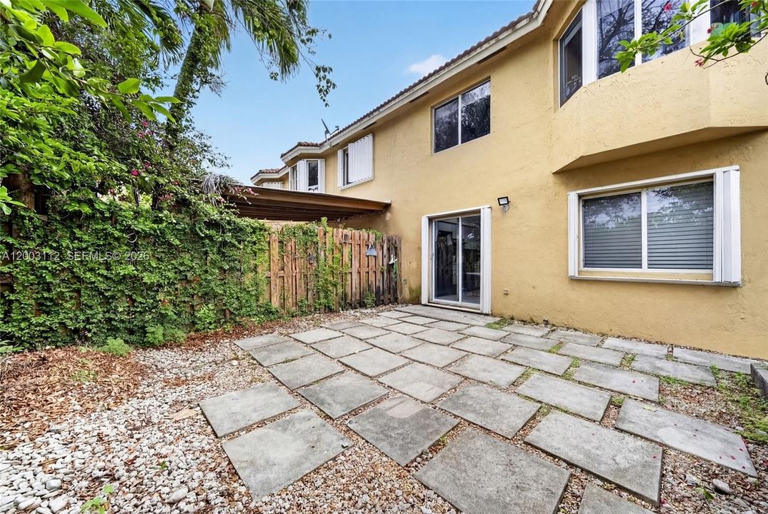 En Venta: $310,000 (2 camas, 2 baños, 900 Pies cuadrados)