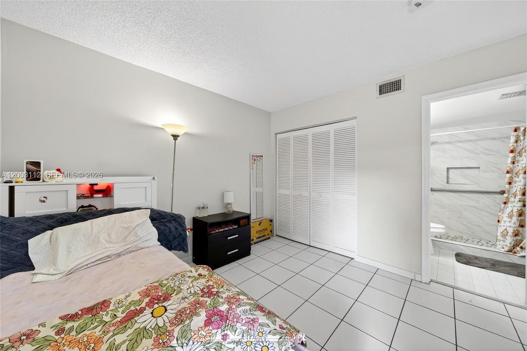 En Venta: $310,000 (2 camas, 2 baños, 900 Pies cuadrados)