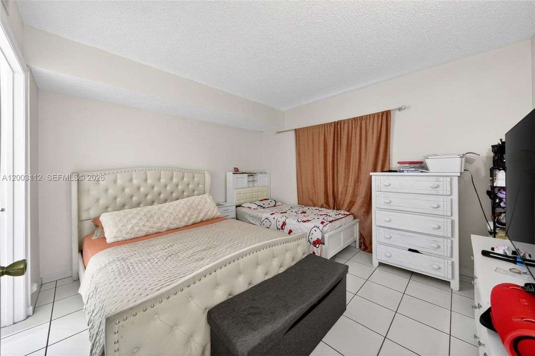 En Venta: $310,000 (2 camas, 2 baños, 900 Pies cuadrados)