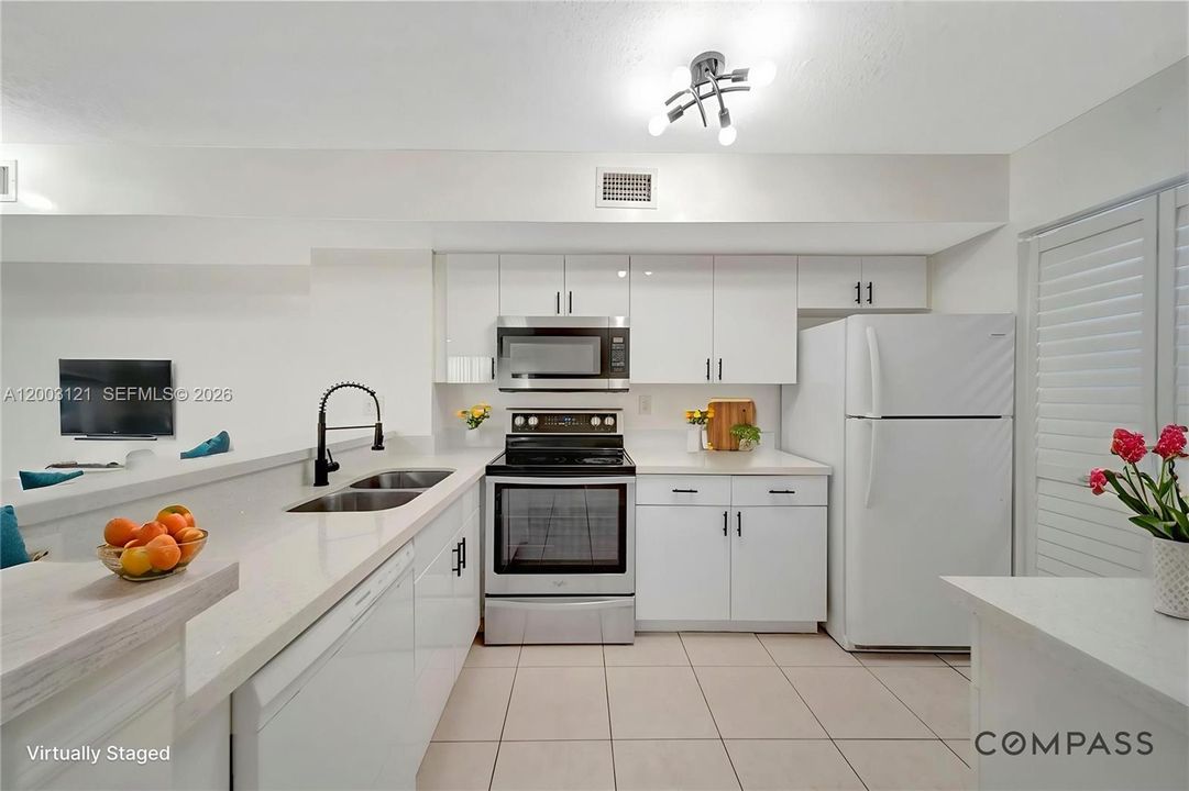 Activo con contrato: $335,000 (3 camas, 2 baños, 1314 Pies cuadrados)