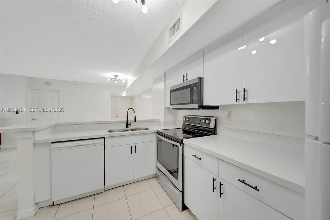 Activo con contrato: $335,000 (3 camas, 2 baños, 1314 Pies cuadrados)