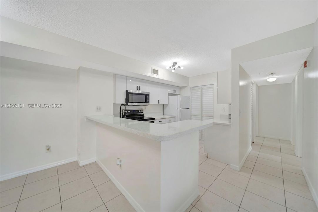 Activo con contrato: $335,000 (3 camas, 2 baños, 1314 Pies cuadrados)