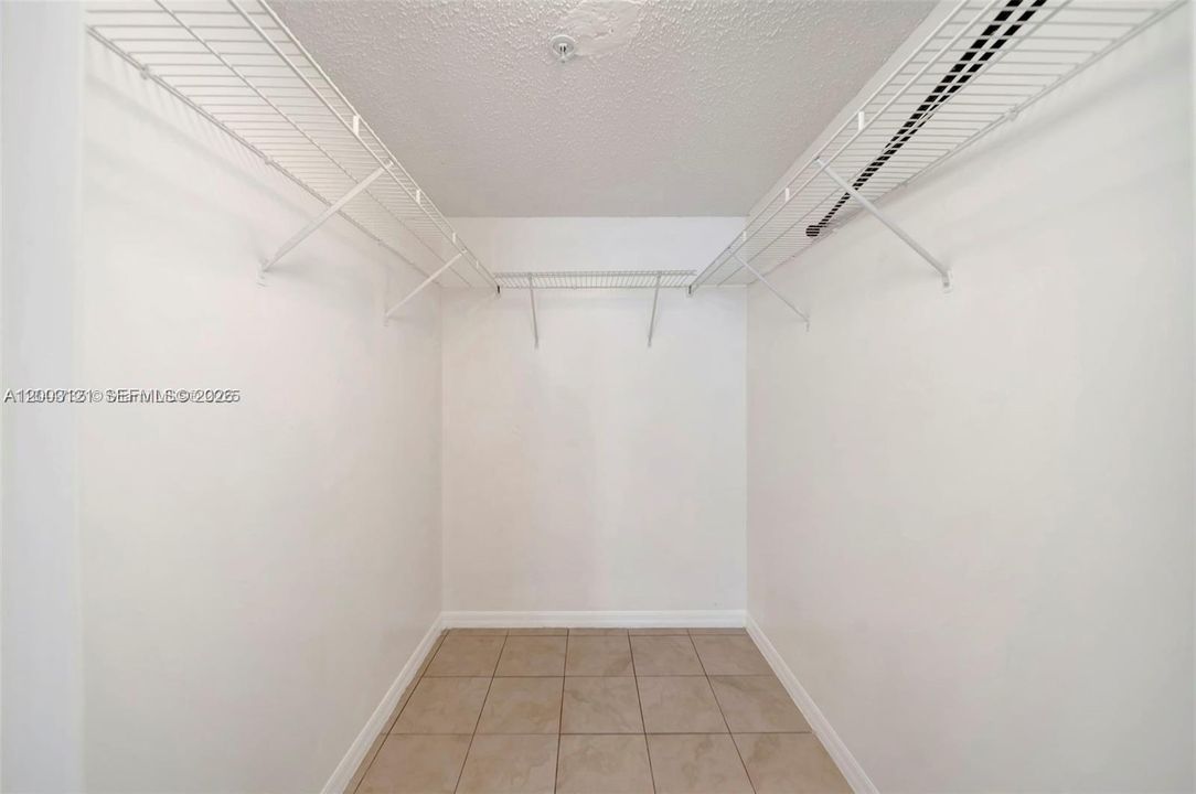 Activo con contrato: $335,000 (3 camas, 2 baños, 1314 Pies cuadrados)