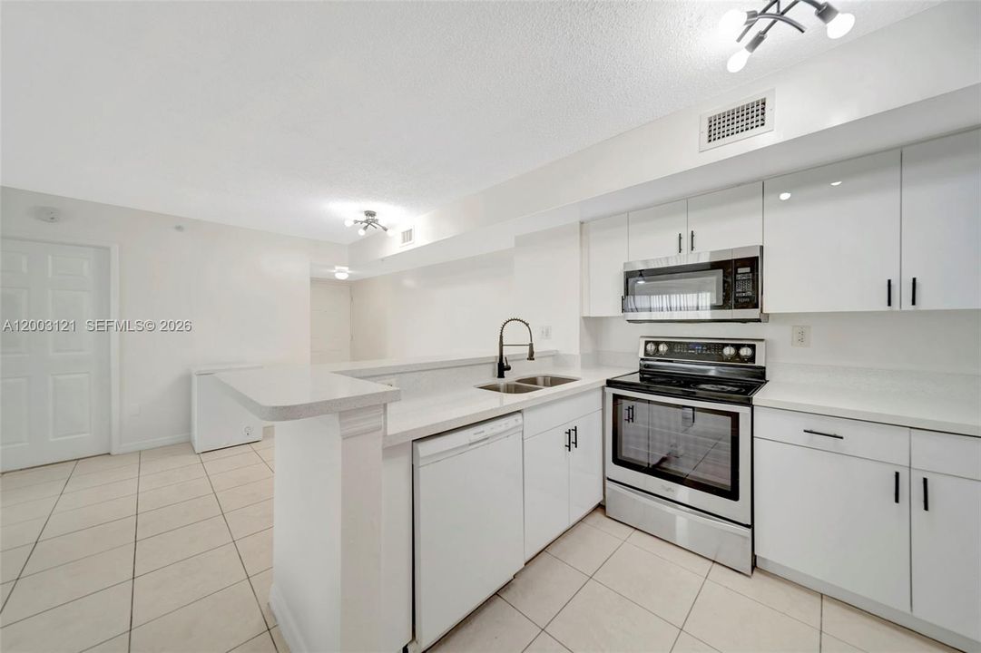 Activo con contrato: $335,000 (3 camas, 2 baños, 1314 Pies cuadrados)
