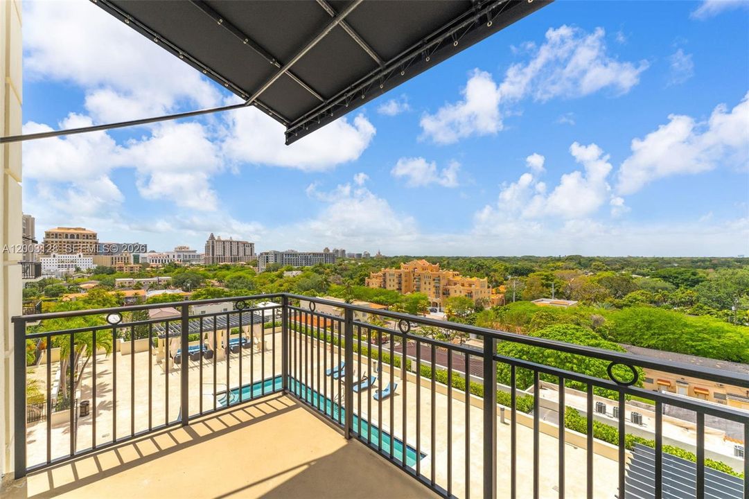 For Sale: $825,000 (2 beds, 2 baths, 1111 Square Feet)