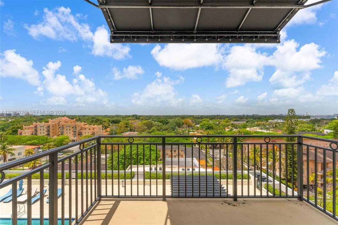 For Sale: $825,000 (2 beds, 2 baths, 1111 Square Feet)