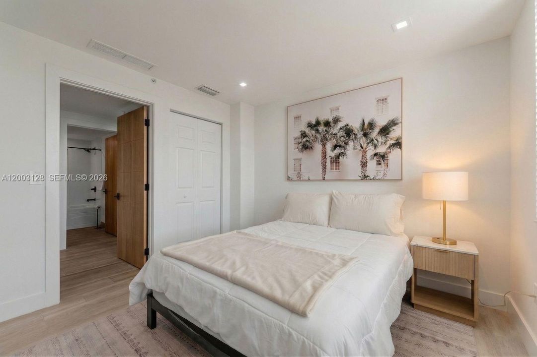For Sale: $825,000 (2 beds, 2 baths, 1111 Square Feet)