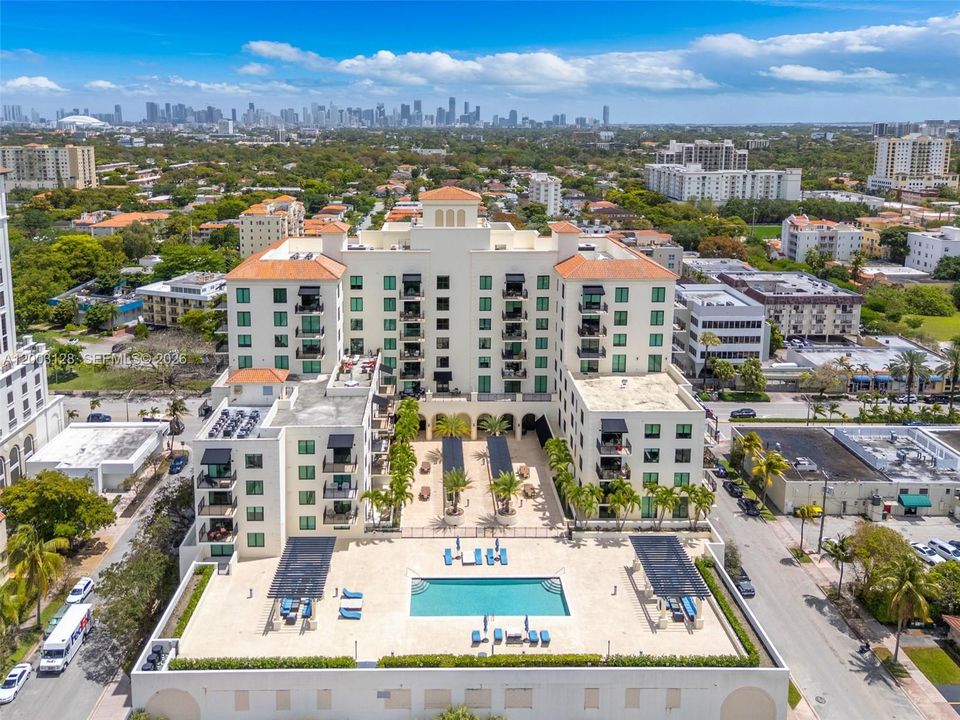 For Sale: $825,000 (2 beds, 2 baths, 1111 Square Feet)