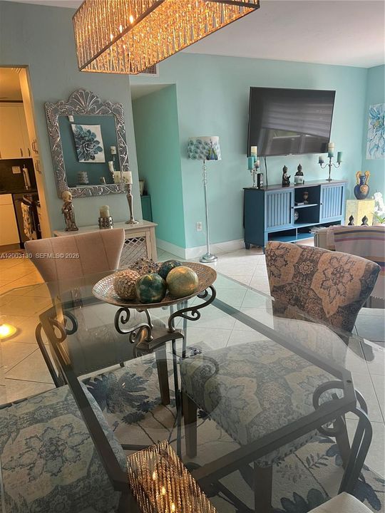 Под контрактом: $324,999 (2 спален, 2 ванн, 1033 Квадратных фут)