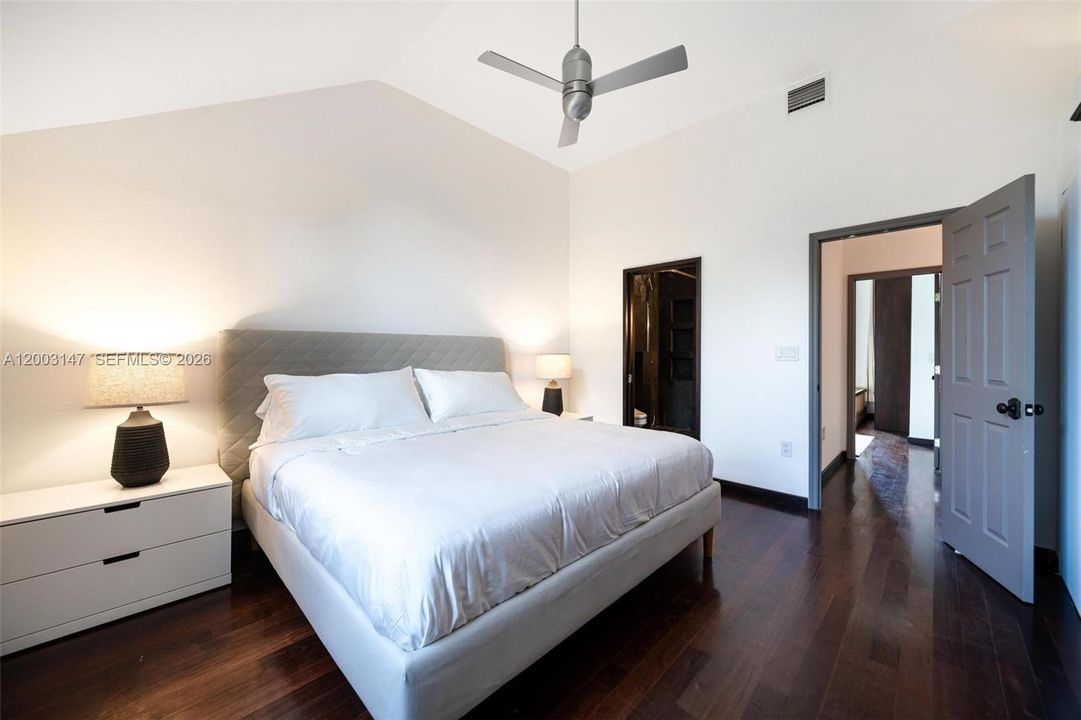 For Sale: $948,000 (2 beds, 2 baths, 1160 Square Feet)