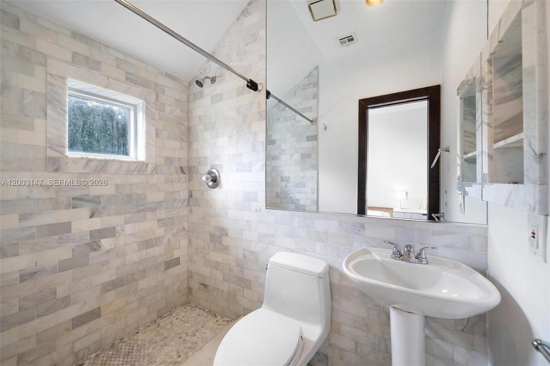 For Sale: $948,000 (2 beds, 2 baths, 1160 Square Feet)