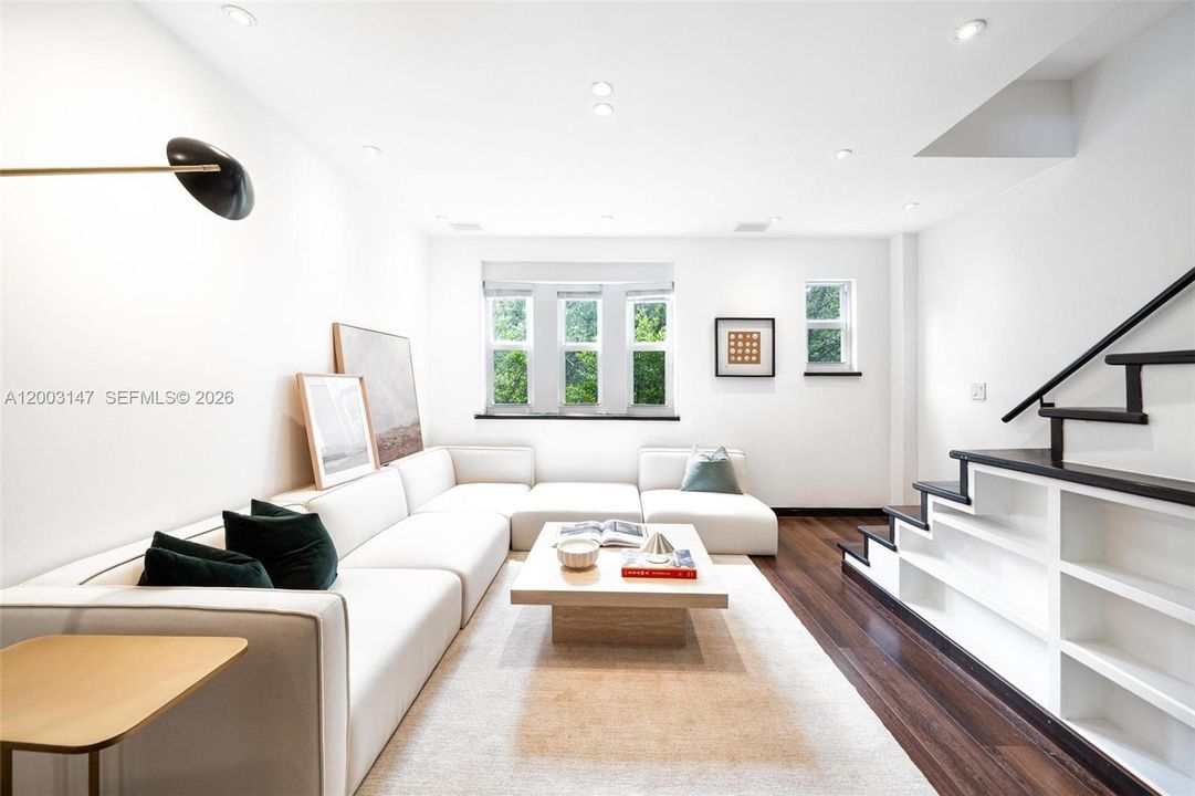 For Sale: $948,000 (2 beds, 2 baths, 1160 Square Feet)