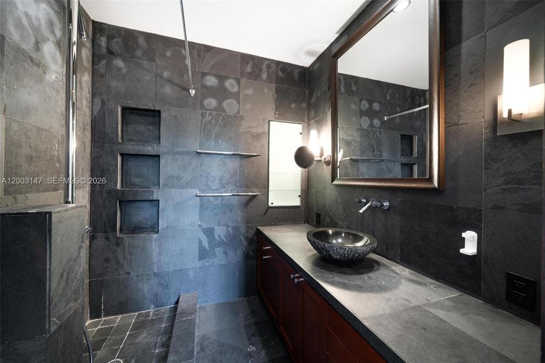 For Sale: $948,000 (2 beds, 2 baths, 1160 Square Feet)