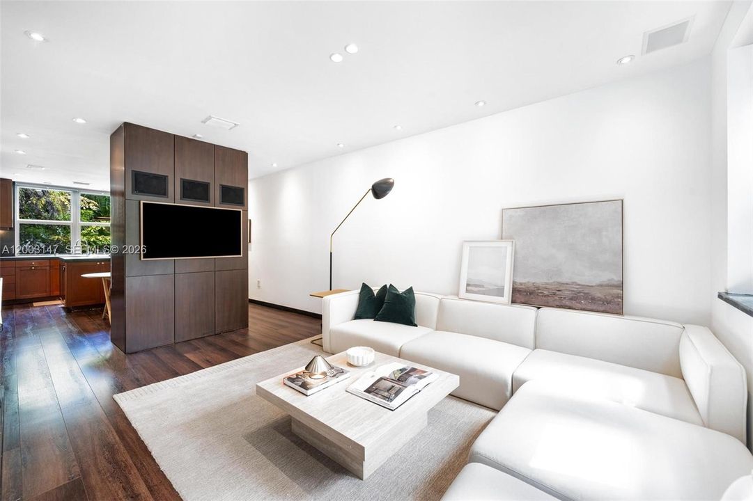 For Sale: $948,000 (2 beds, 2 baths, 1160 Square Feet)