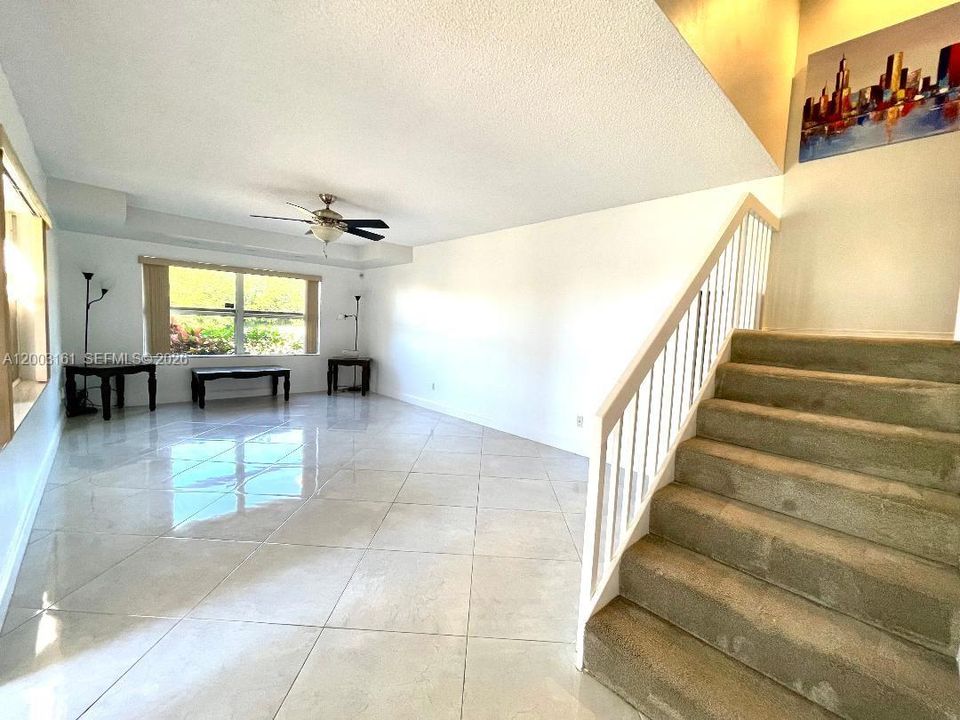 For Rent: $2,650 (2 beds, 2 baths, 1374 Square Feet)