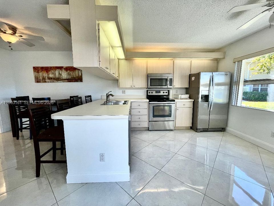 For Rent: $2,650 (2 beds, 2 baths, 1374 Square Feet)