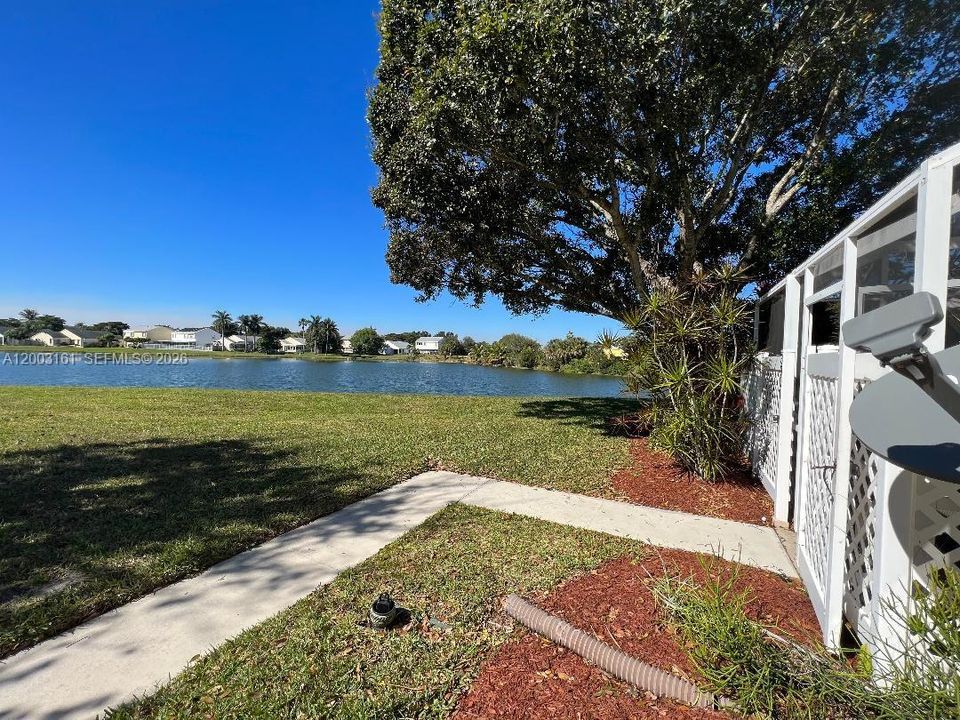 For Rent: $2,650 (2 beds, 2 baths, 1374 Square Feet)