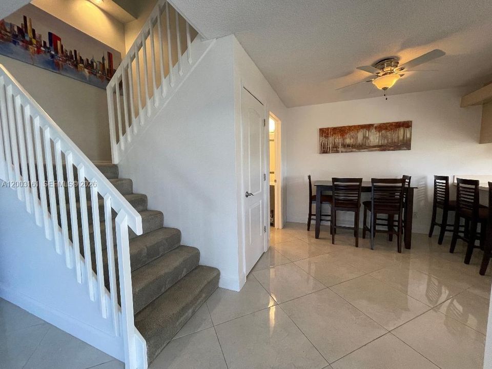 For Rent: $2,650 (2 beds, 2 baths, 1374 Square Feet)