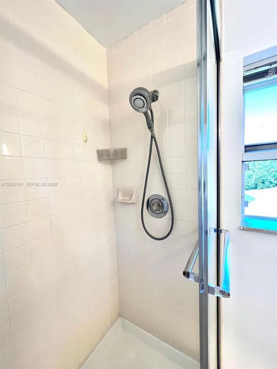 For Rent: $2,650 (2 beds, 2 baths, 1374 Square Feet)