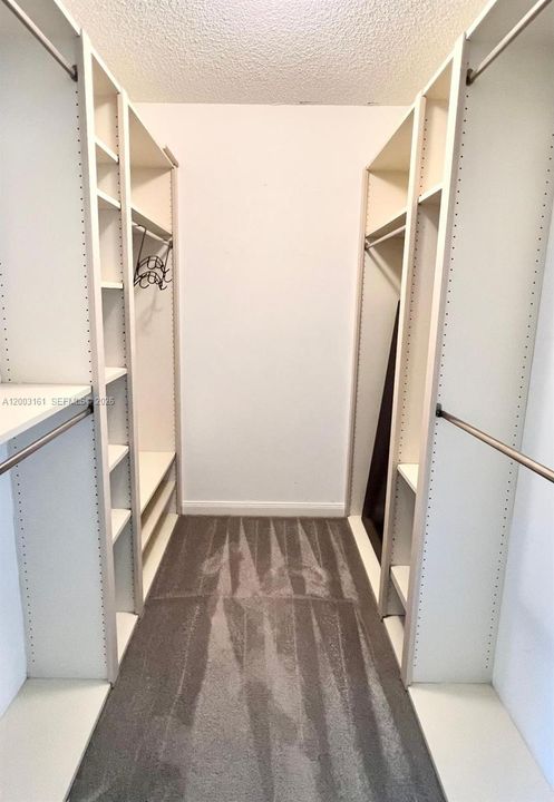 For Rent: $2,650 (2 beds, 2 baths, 1374 Square Feet)