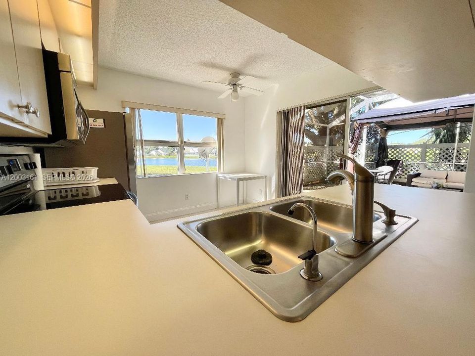 For Rent: $2,650 (2 beds, 2 baths, 1374 Square Feet)