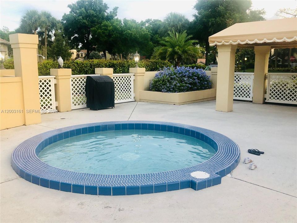 For Rent: $2,650 (2 beds, 2 baths, 1374 Square Feet)