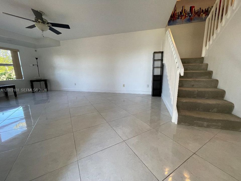 For Rent: $2,650 (2 beds, 2 baths, 1374 Square Feet)