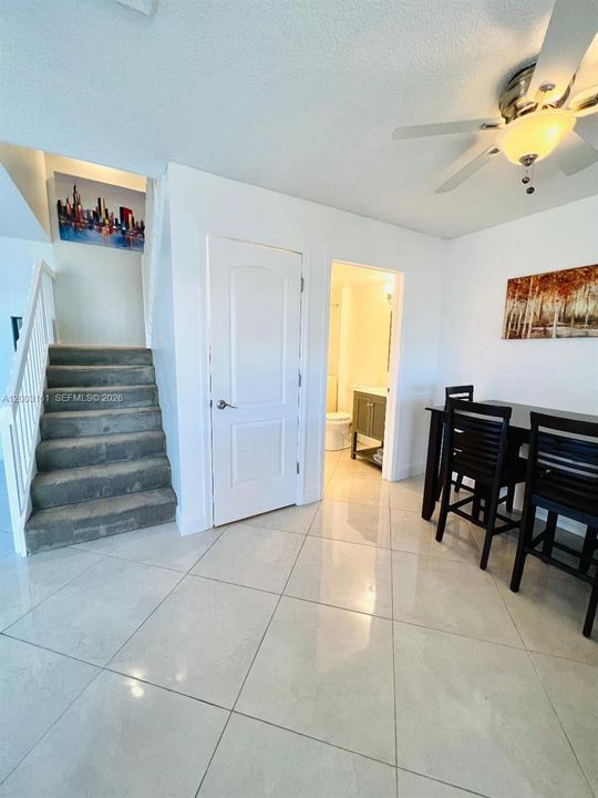 For Rent: $2,650 (2 beds, 2 baths, 1374 Square Feet)