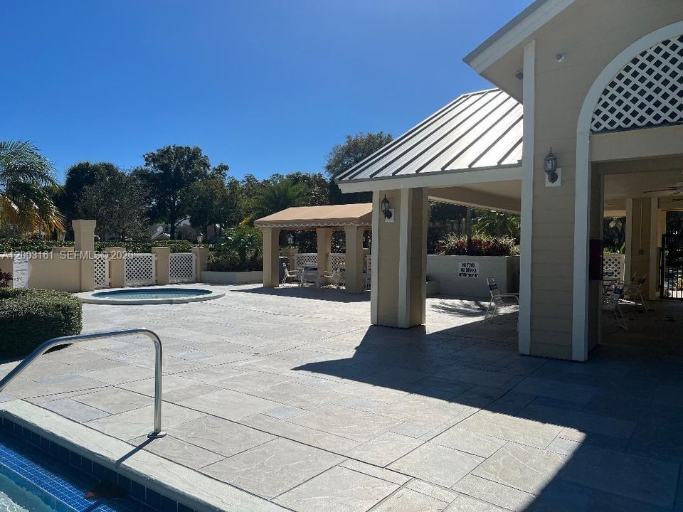 For Rent: $2,650 (2 beds, 2 baths, 1374 Square Feet)