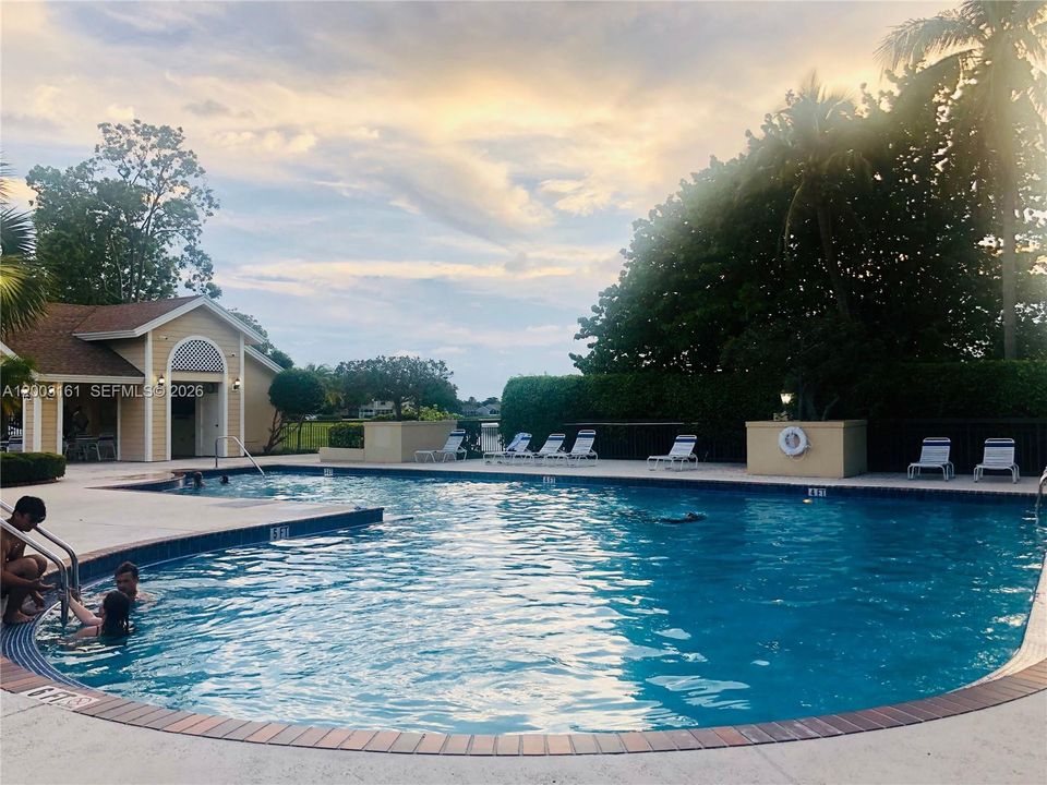 For Rent: $2,650 (2 beds, 2 baths, 1374 Square Feet)