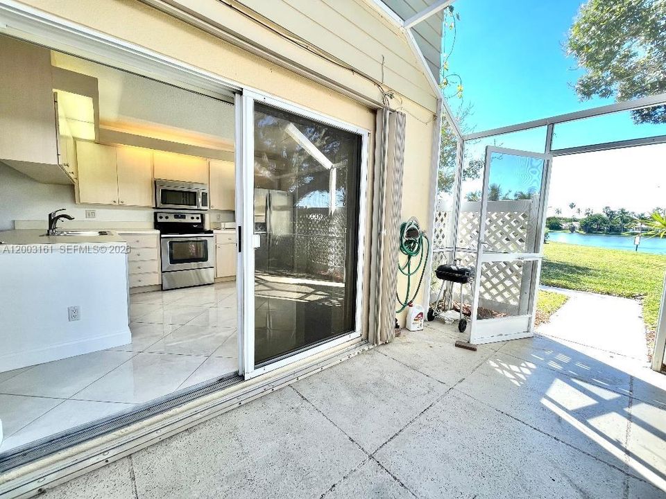 For Rent: $2,650 (2 beds, 2 baths, 1374 Square Feet)