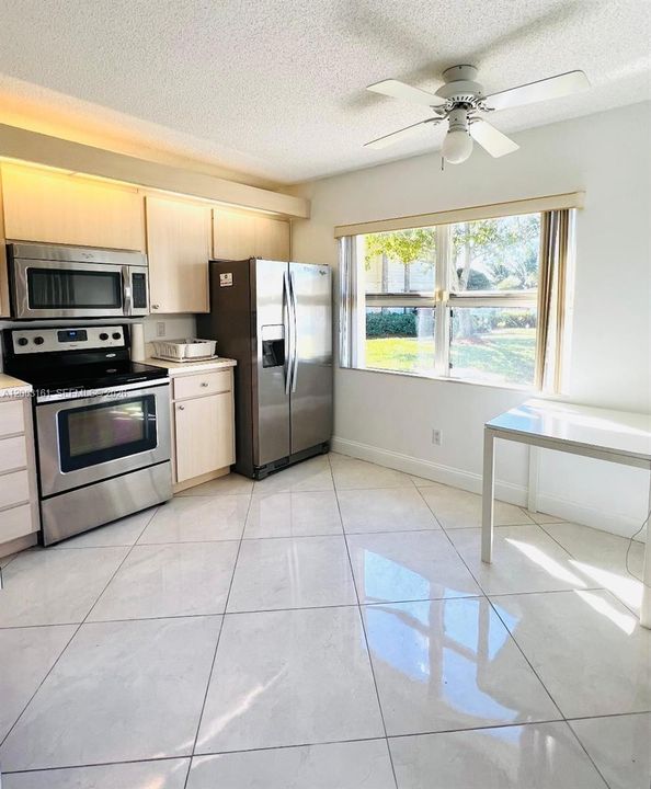 For Rent: $2,650 (2 beds, 2 baths, 1374 Square Feet)