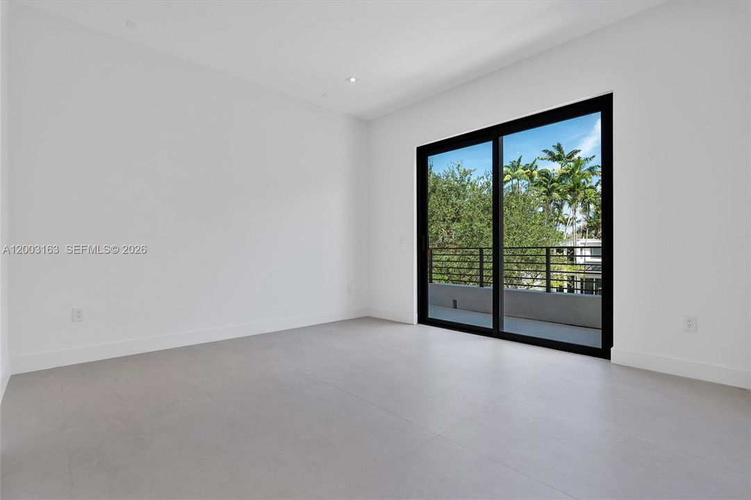 #5 with walk in closet and bathroom