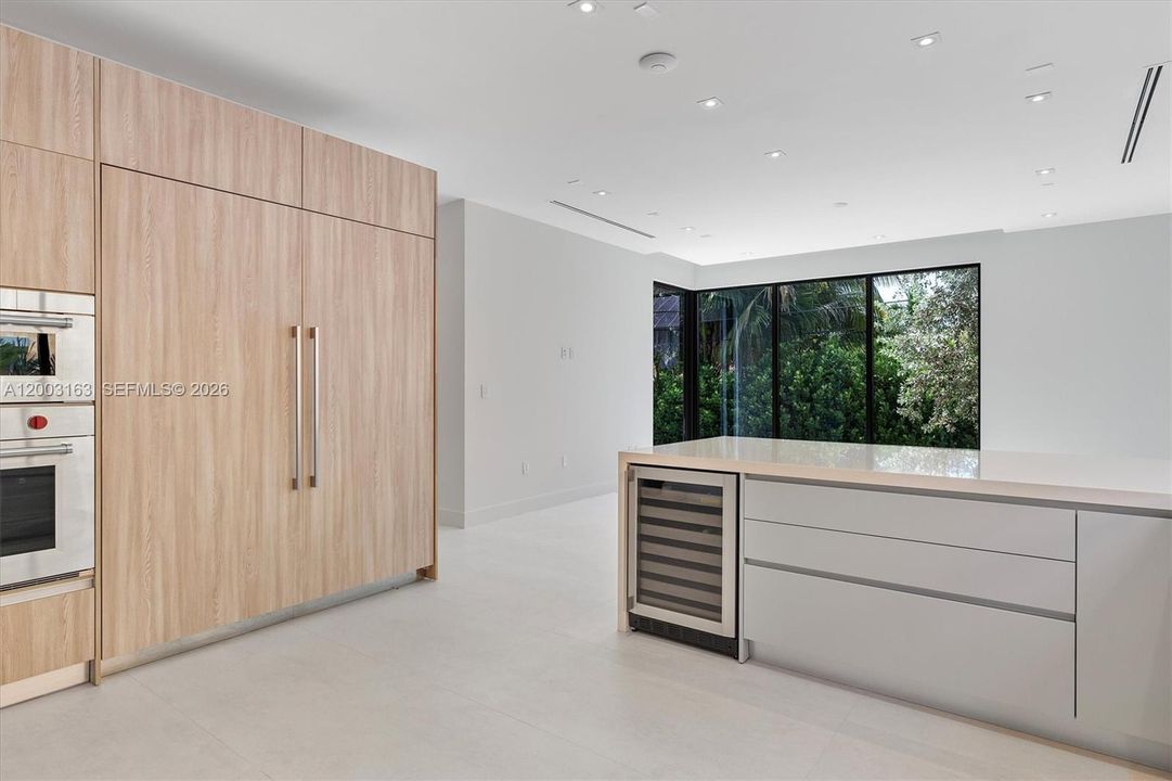 For Sale: $6,395,000 (5 beds, 5 baths, 4003 Square Feet)