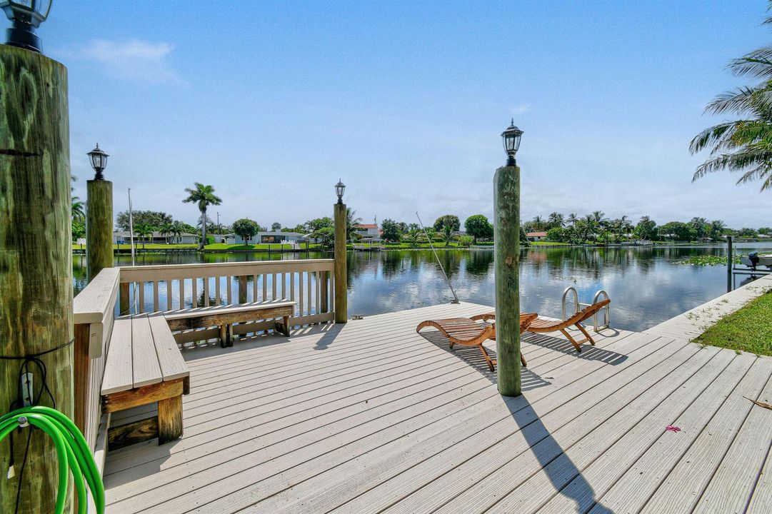 8110WLakeDr(61)