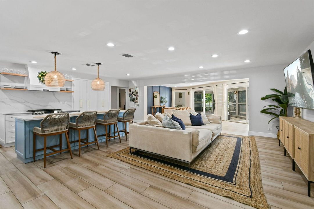 8110WLakeDr(5)