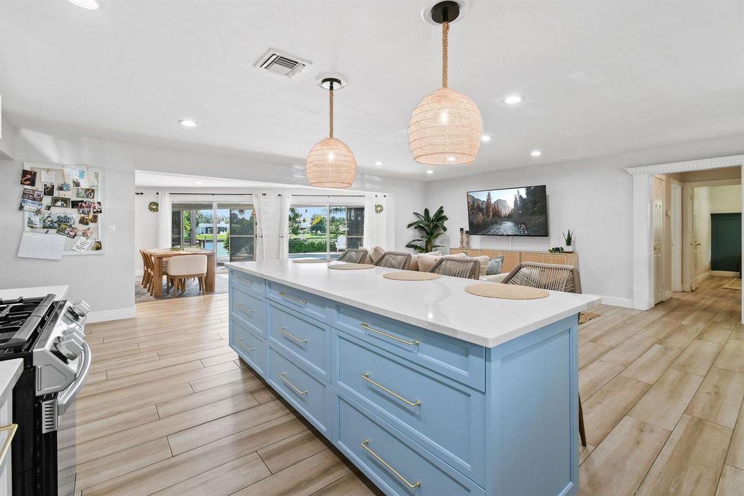 8110WLakeDr(13)