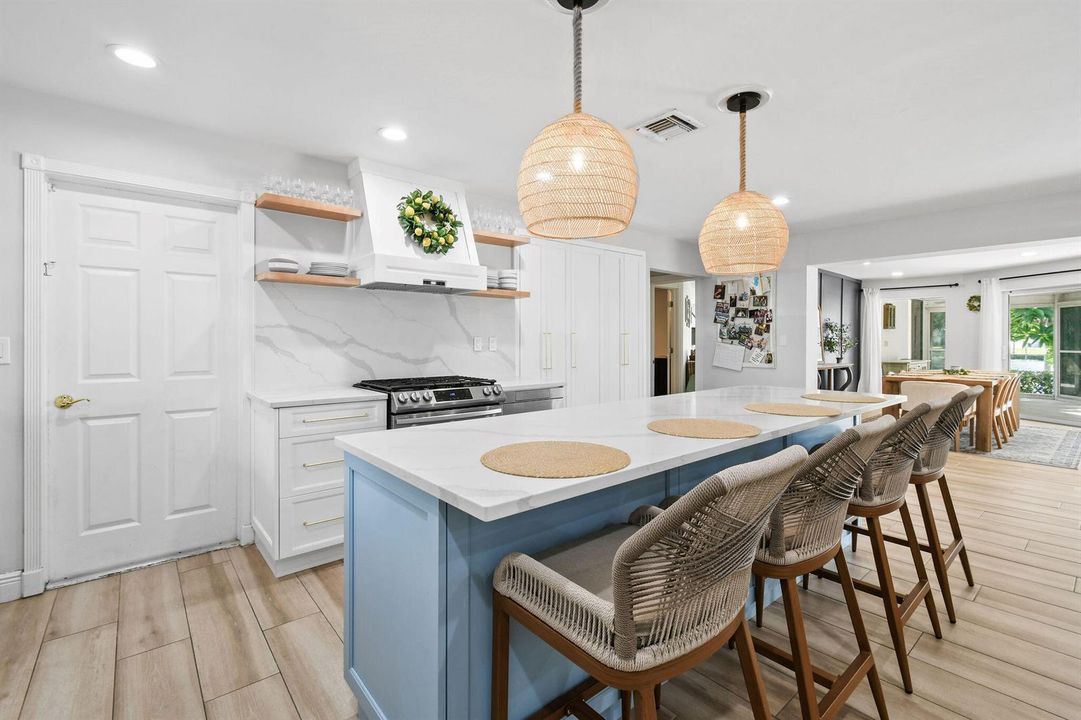 8110WLakeDr(12)