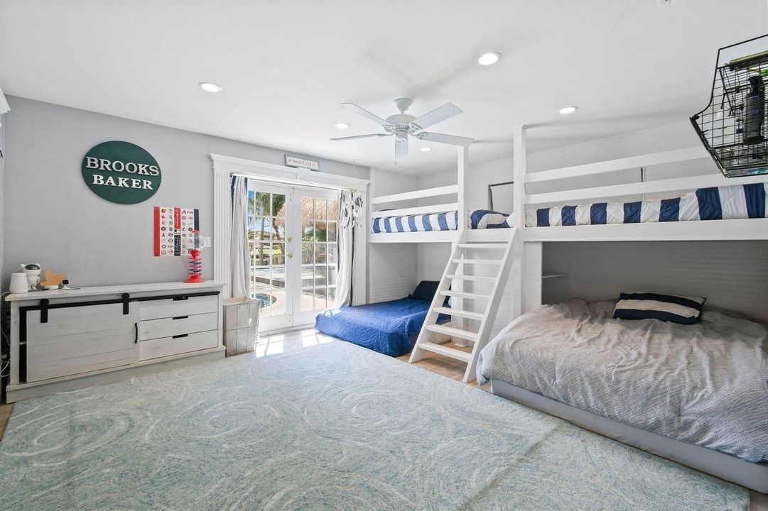 8110WLakeDr(23)