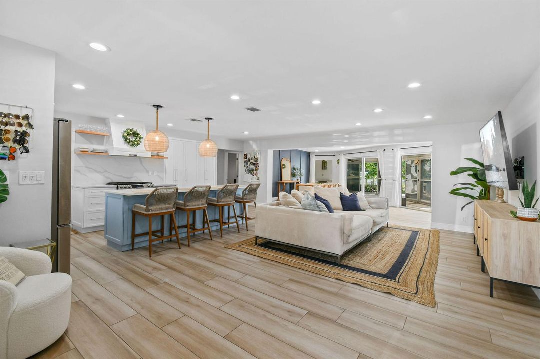 8110WLakeDr(4)