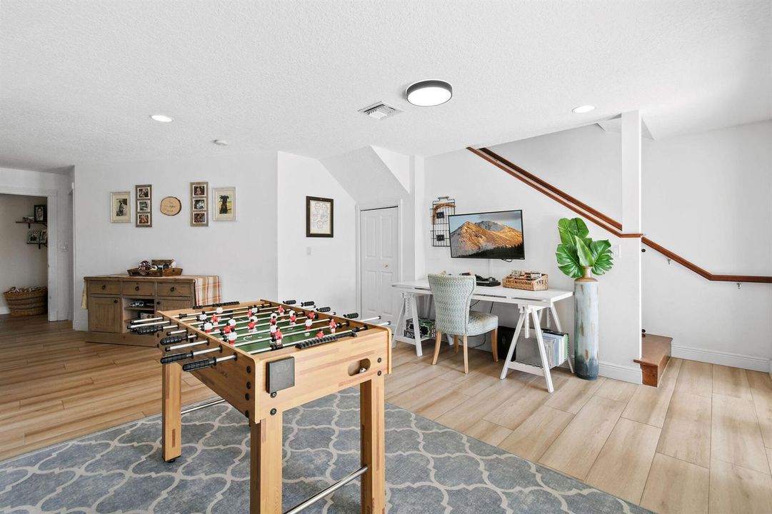 8110WLakeDr(33)